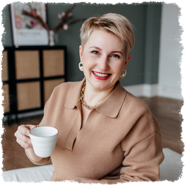 Рада всех приветствовать. Меня зовут Ирина Альбис, я неопсихолог, квантовый регрессолог, мак терапевт, соматопсихолог-работа через тело. Работаю с подсознанием. Всего лишь за одну встречу со мной, можно решить вопросы, требующие долгой терапии.