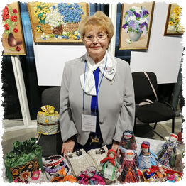 Заика Любовь Михайловна родилась в 50-градусный мороз в1954 г. в республике Коми, где прожила больше полвека. Север навсегда в моем сердце! В прошлом:руководитель органов гос. власти - статистики, пенсионного обеспечения, соцзащиты населения, директор ФОМСа, более 15 лет как зам главы администрации - куратор социальных отраслей. Горжусь званием"Заслуженный работник Республики Коми", медаль Союза женщин России. С 2010 г. проживаю в Курске. Сегодня мои увлечения в сфере творчества :вышивка лентами картин, лоскутное шитьё, славянская текстильная кукла, канзаши. Как мастер декоративно-прикладного творчества - участник и дипломант Всероссийских, областных и городских выставок, ярмарок, мастер - классов. Пою в хоре"Ветераны Курска", член клуба лоскутного шитья, "Наставники", МОО"Женщины лидеры".