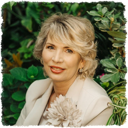 Наталья Небогатых - Учредитель и директор компании   ООО «Защита АгроСоюз». Семейный бизнес - производства БИОПРЕПАРАТОВ на основе природный микроорганизмов для стимуляции роста и защиты растений и почвы от болезней, вредителей насекомых.    Наша продукция для тех, кто заинтересован заботиться о почве и выращивать экологически полезные продукты питания.    Девиз компании: <ЗДОРОВАЯ   ПОЧВА, ЗДОРОВЫЙ УРОЖАЙ, ЗДОРОВАЯ НАЦИЯ> Наши препараты награждены двумя золотыми медалями 2018, 2019гг.   Победитель регионального конкурса: <Лучший экспортёр 2019года>, <Бизнес Леди 2021года>, <Золотой Меркурий 2019, 2020,2021, 2022, 2023гг.> ПОБЕДИТЕЛЬ НАЦИОНАЛЬНОЙ ПРЕМИИ <ЗОЛОТОЙ МЕРКУРИЙ 2023года>.   Член - <ТПП Курской области>, <Союза Органического земледелия РФ>, <Союза Женщин России>, <Общественной организации ЖЕНЩИНЫ ЛИДЕРЫ>. 